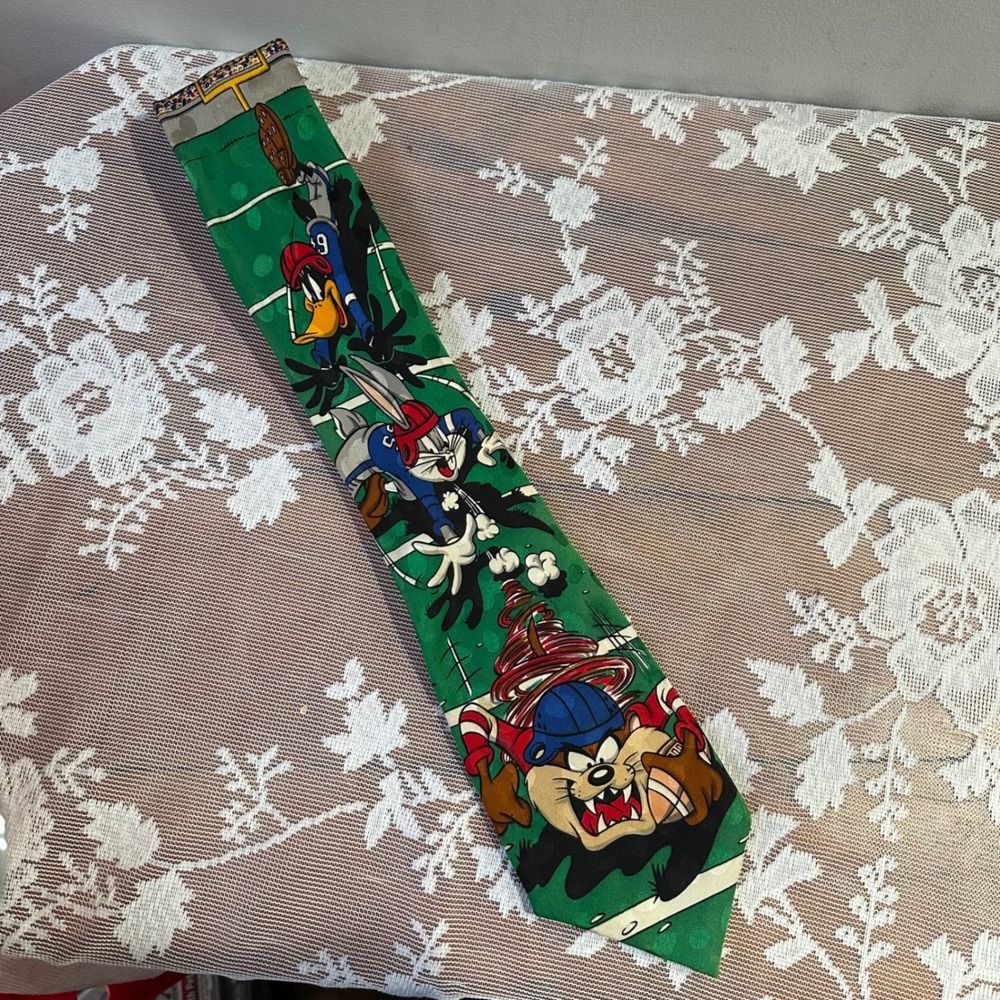 Vintage Looney Tunes Mania Football Tie Bugs Bunny Daffy Duck Taz 1993 Silk‎